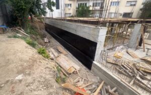 ВИДЕО: „Принцезата на дивоградбите“ да не се крие, повика Арсовска од објект во граба во Чаир за која вели дека нема никаква документација