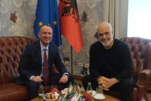 Таравари ја напушти владата и замина кај Рама во Тирана