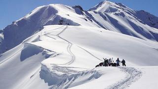 Доцниот снег привлекува ентузијасти за пешачење во скијање, 11 мртви во текот на месец мај сам