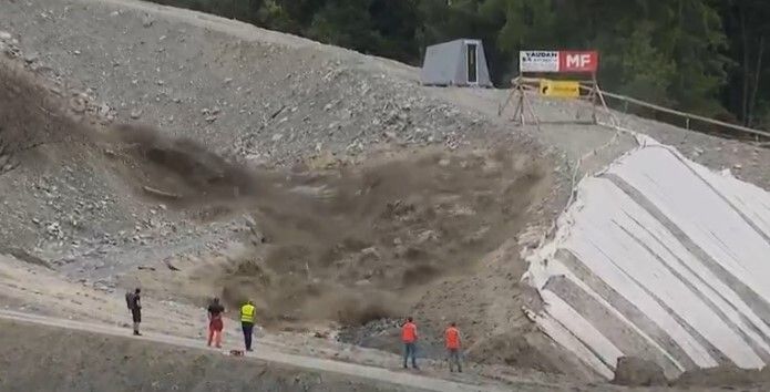 Поројната лава: Вал де Багни останува под притисок