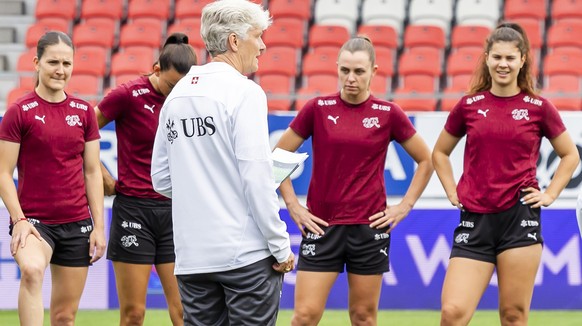 Sundhage има многу работа и малку време да го добие Нати во добра состојба за Европското првенство