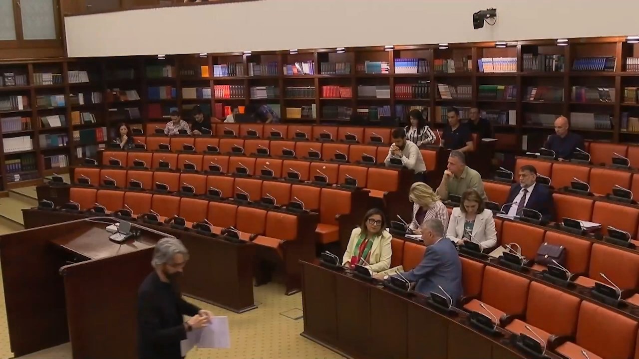Без присуство на пратеници од власта, опозицијата со остри критики за институциите по трагедијата во Кочани