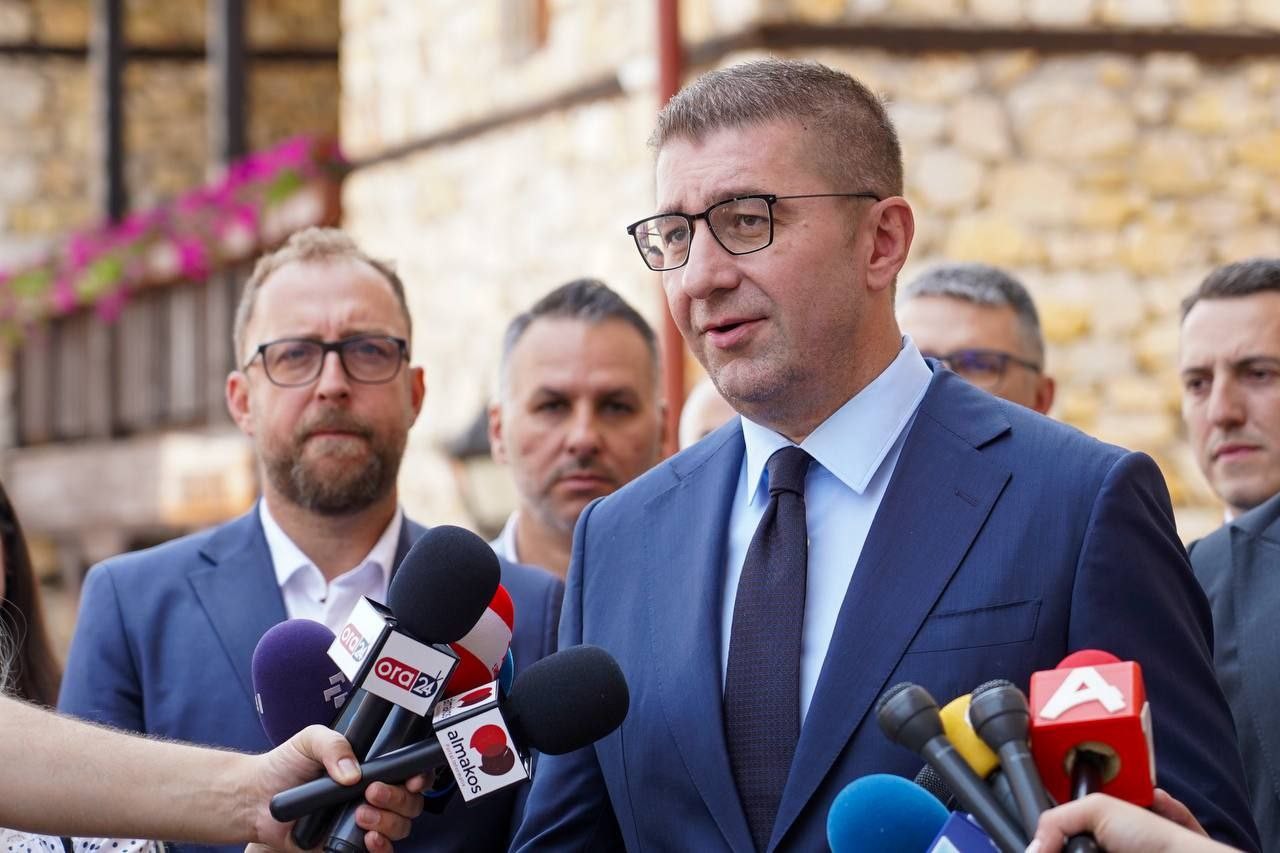 „ПОСТОИ СЕРИОЗНА ОПАСНОСТ ДАЛИ СДСМ ЌЕ ПРОДОЛЖИ ДА ПОСТОИ ПО ЛОКАЛНИТЕ ИЗБОРИ“: Мицкоски за опозицијата