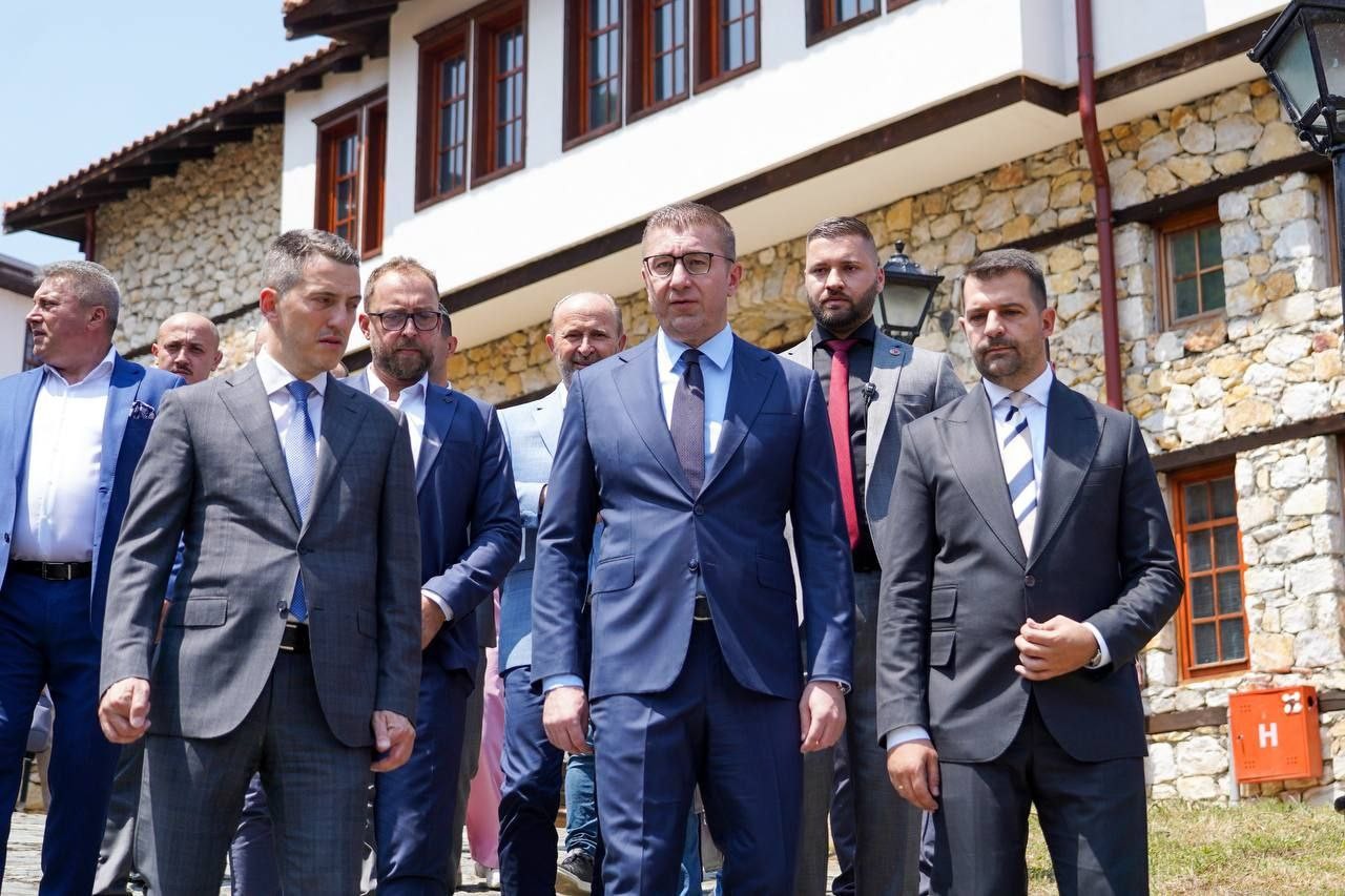 МИЦКОСКИ: Има притисоци од бугарските европратеници дека ако извештајот биде изгласан тоа можело да ги радикализира проруските струи