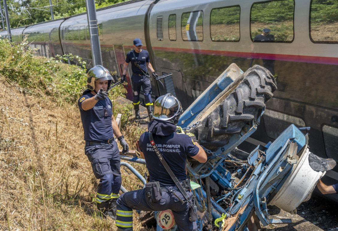 TGV е погоден од трактор во Genенева