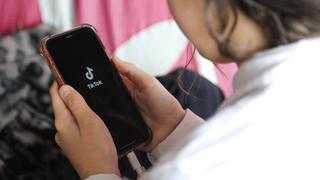 Валес ќе го забрани паметниот телефон во сите свои училишта, прв во француски Швајцарија што зборуваат
