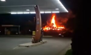 ВИДЕО: Во голем пожар во Кочани изгореа автобуси и комбе