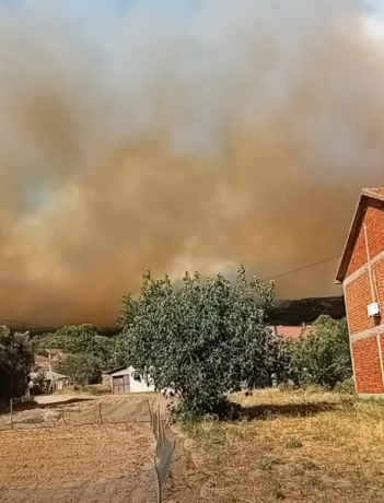 (ВИДЕО) ПОЖАРИ ИЗБИЈА ВО ВАЛАНДОВСКО И ДОЈРАНСКО: Полициски хеликоптер ќе помогне од воздух