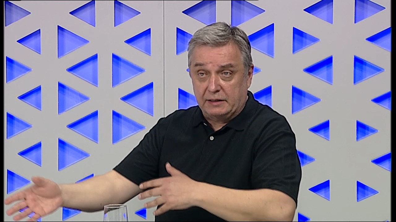 Митов во 24 анализа: Државата може да ги поддржи младите артисти во Македонија ако им овозможи превоз за турнеи низ државава