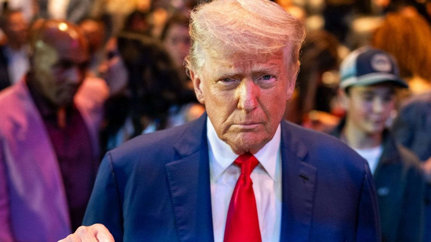 Доналд Трамп: Кејџ борба планирана во Белата куќа
