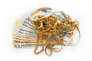 Крим техничар од гостиварската полиција призна дека украл запленети пари и злато