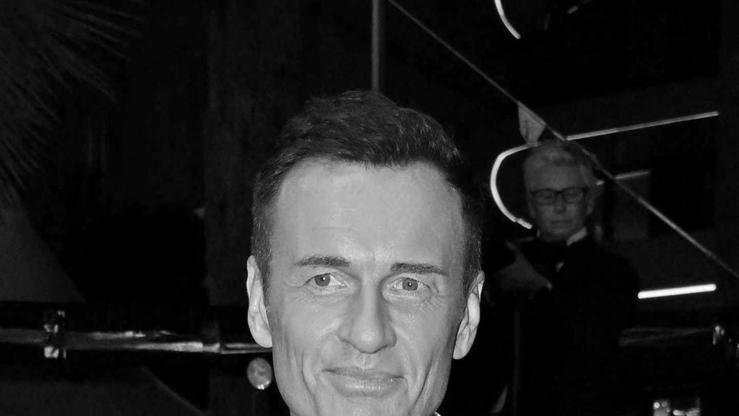 Ianулијан Мекмахон: Серија Starвезда почина на 56 -годишна возраст