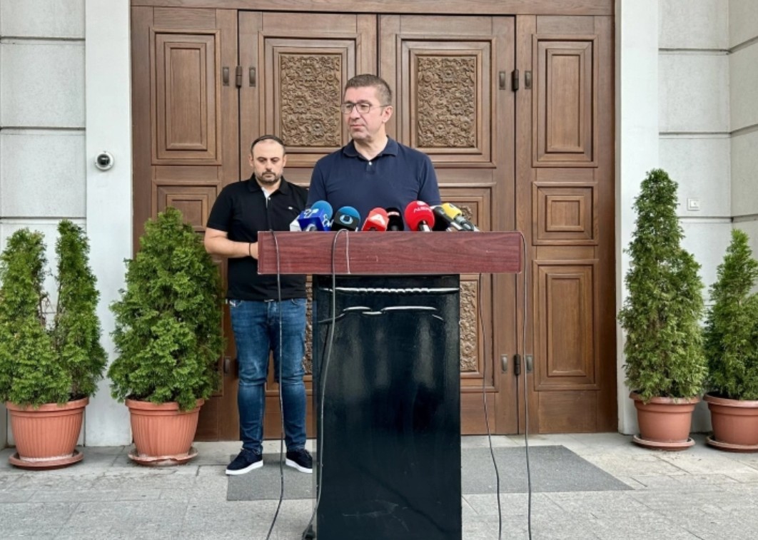 „Ајде заедно да работиме да ни се раѓаат повеќе дечиња, да ни се полни училиштата“: Мицкоски се предомисли за данокот за немажени, сакал да поттикне јавна дебата
