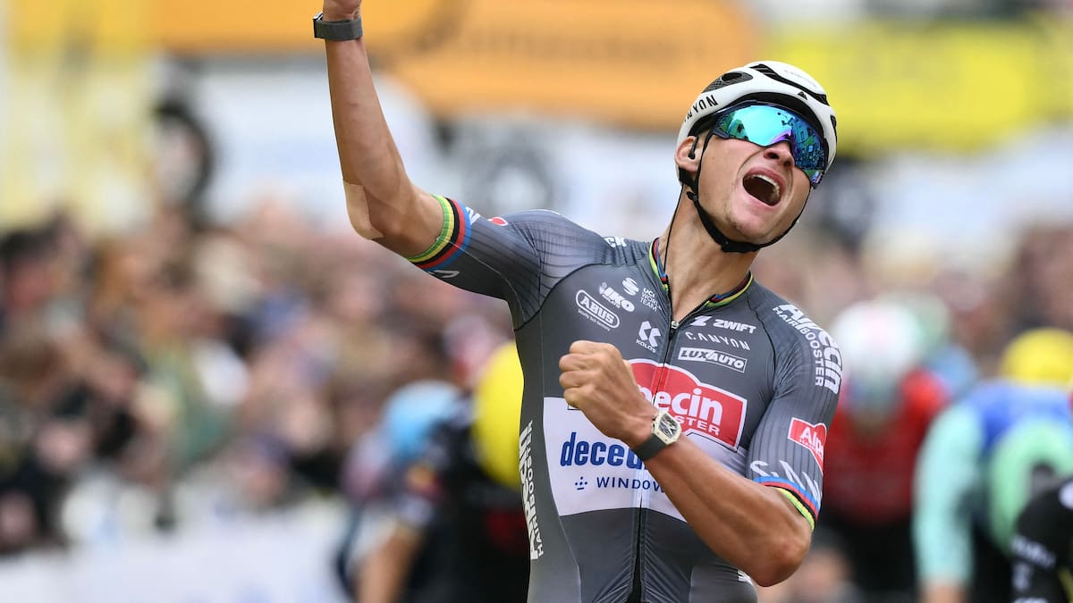 Импресивен финален спринт: Ван дер Поел ја добива втората фаза на TDF пред Погакар