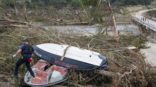 Скоро 70 мртви во поплавите во Тексас, каде продолжува истражувањето