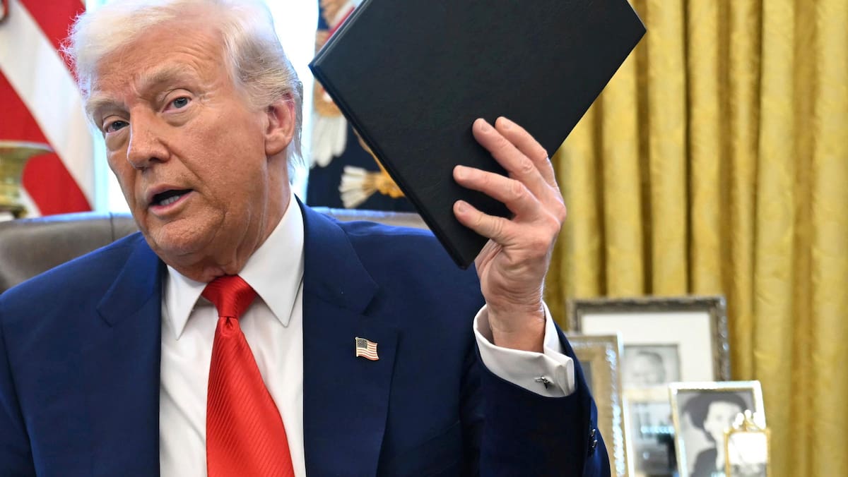 Треморот продолжува: Трамп ги објавува првите царински писма-Швицерланд сè уште не се споменува