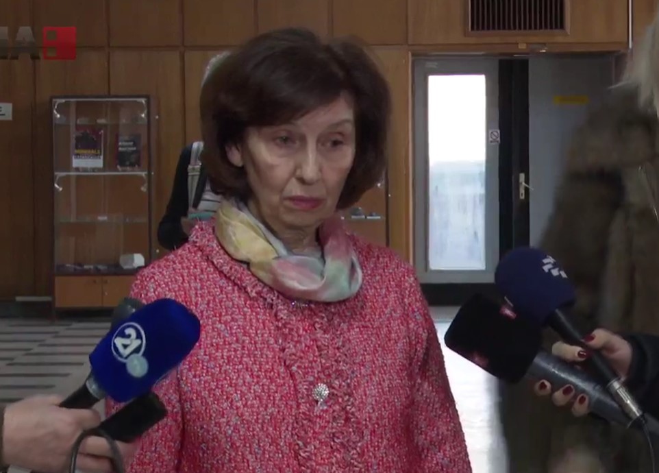 „ДЛАБОКО СУМ РАЗОЧАРАНА, ЕУ ИМА СЕРИОЗЕН ПРОБЛЕМ СО ДЕМОКРАТИЈАТА“: Силјановска Давкова за бришењето на „македонски“ од извештајот на Вајц