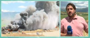 (живо) Стари возила горат во скопско Визбегово, нападнат снимател, повреден пожарникар