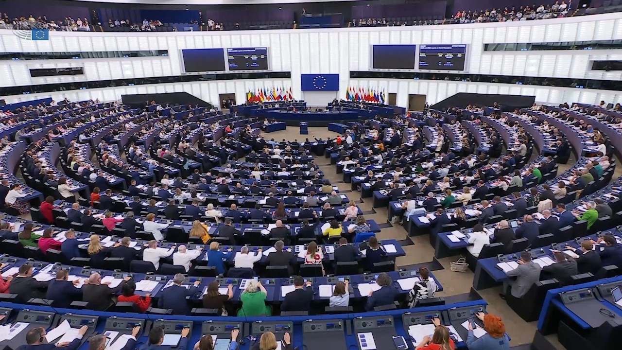 Со 461 глас „за“ и 121 „против“ Европскиот парламент го усвои Извештајот за Македонија – без македонски јазик и идентитет