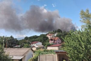 Кај селата Орман и Волково се запалени куќи, пожари има и на гробишта зад касарната „Ѓорче Петров“