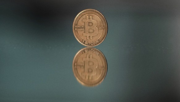 Bitcoin повторно го прекинува високиот обележје од 111,000 американски долари на дофат