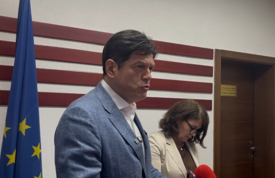 „ИДЕНТИТЕТОТ И ЈАЗИКОТ НАЈДОБРО СЕ БРАНАТ СО ПОЛНОПРАВНО ЧЛЕНСТВО“: Рокас за извештајот