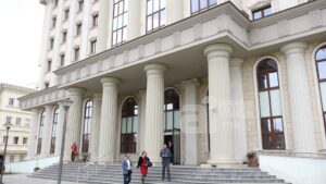 Притвор и куќен притвор за двајцата осомничени кои нападнаа новинари во Визбегово