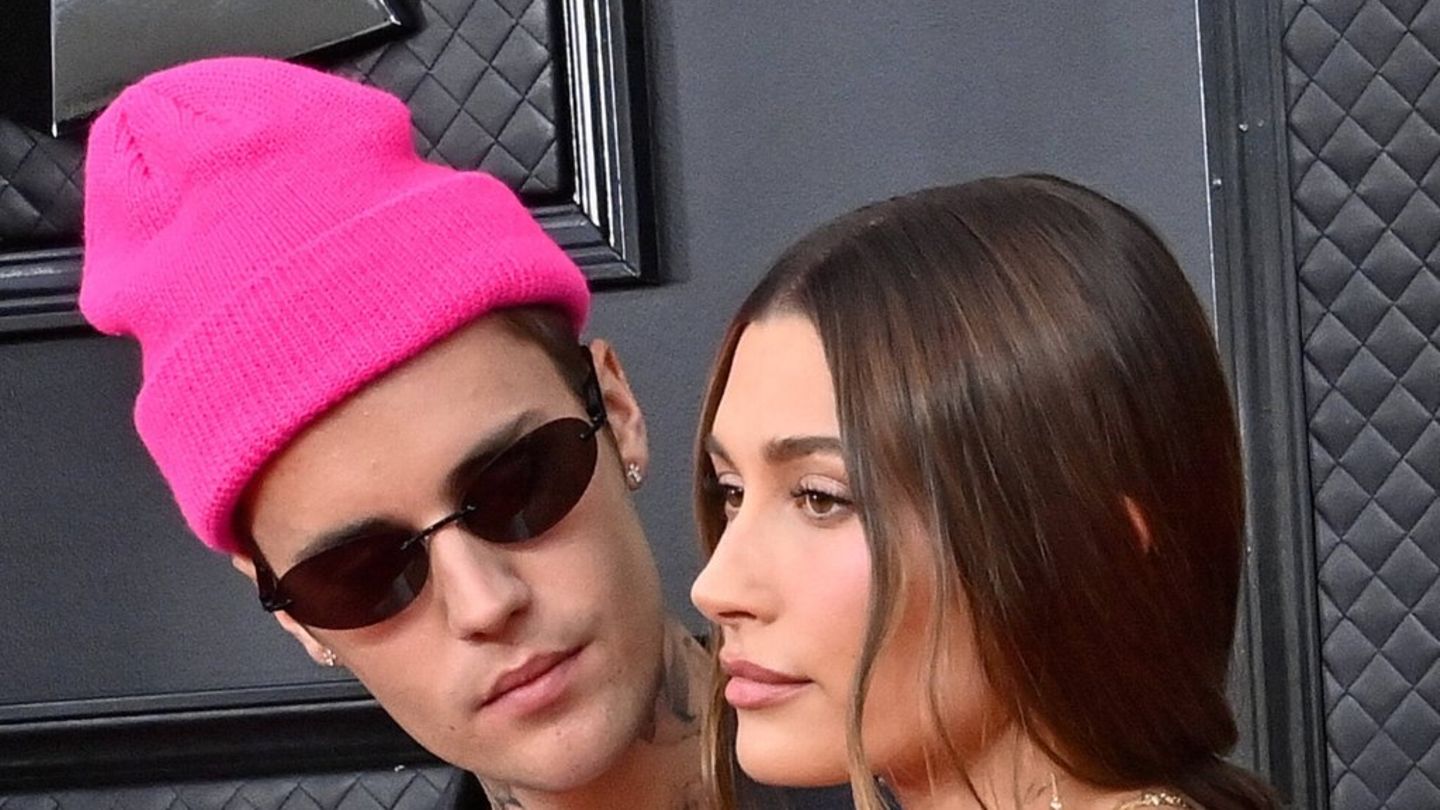 Justinастин Бибер: Тој се радува на жешките фотографии на Хејли