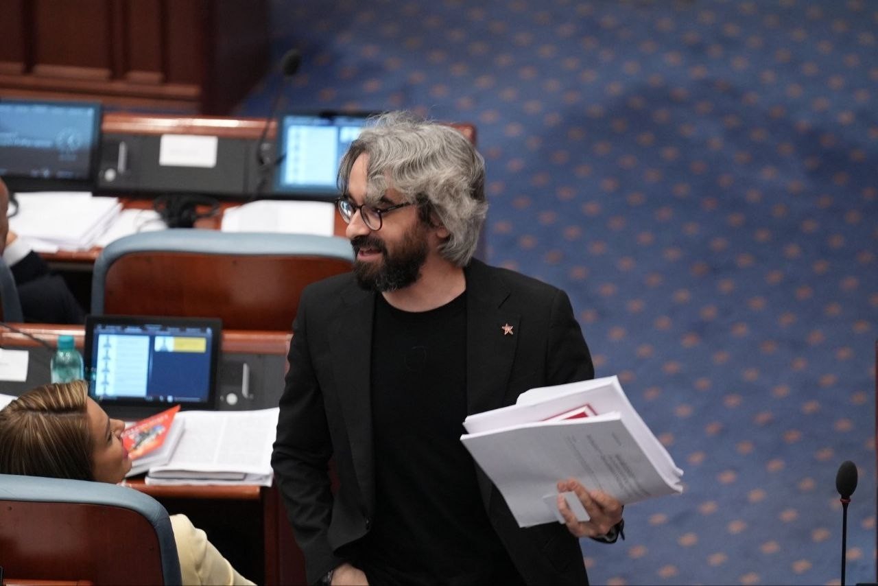 Апасиев: Ја чекаме феминистката Сиљановска-Давкова да го осуди нападот врз Арсовска