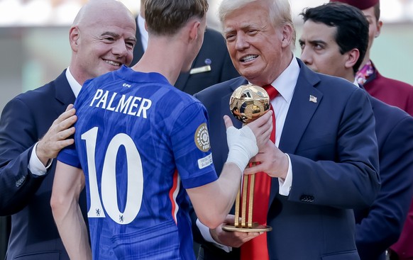 Трамп е испукан на церемонијата на доделување на наградите на Светскиот куп во клубот во САД