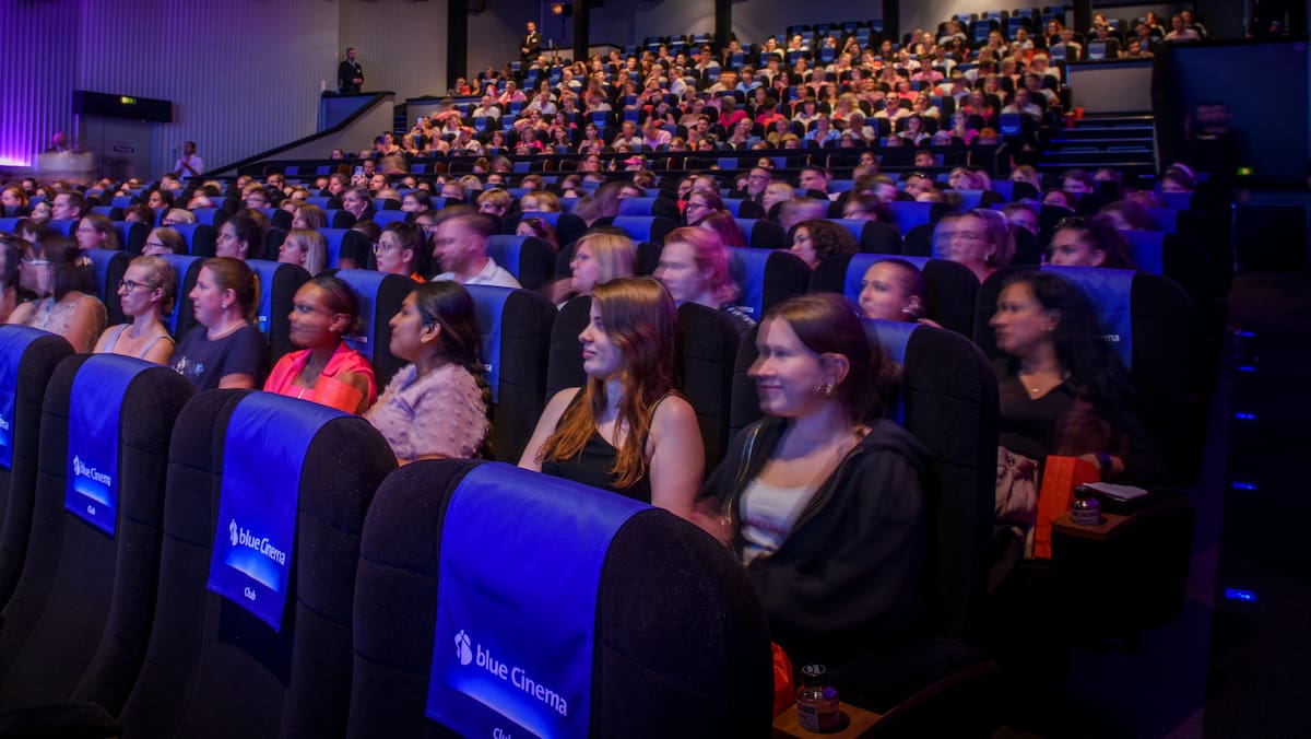 Внимание fansубители на кино – Swisscom ги менува цените на приемот на вашите сини кина: Во зависност од салата и локацијата, вашиот билет ќе биде поскап