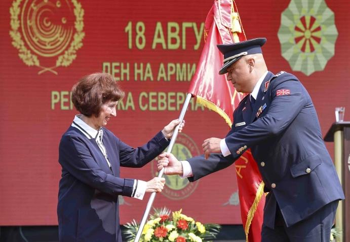 Сиљановска-Давкова: Армијата е столб на стабилноста и мирот, преку три децении ја пишува својата приказна како вистински чувар на татковината