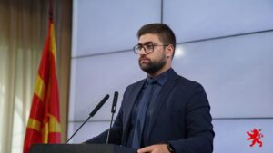 (ВИДЕО) Манасиевски: 205 илјади евра од Еразмус + со СДС завршија кај брат на нивен пратеник за дресирање магариња и правење сирење