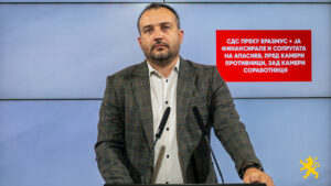 (ВИДЕО) Лефков: СДС преку Еразмус + ја финансирале и сопругата на Апасиев, пред камери противници, зад камери соработници