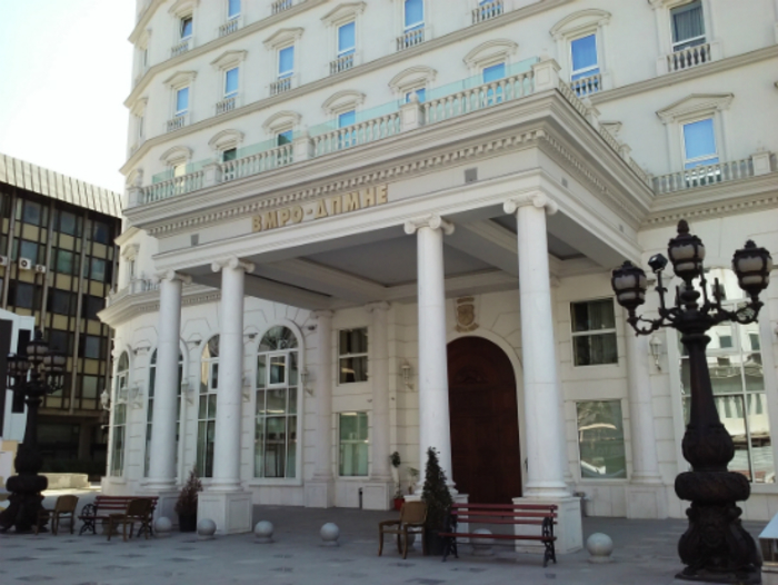 ВМРО-ДПМНЕ: Шукова позната како трујач на скопјани се слика кај „ОХИС“, најголемата рана на Скопје