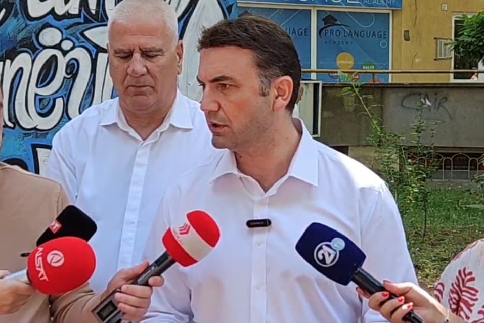 Бујар Османи за Мицкоски: Јавно нѐ напаѓа, а тајно праќа пораки за затоплување на односите