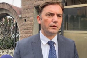 ВРЕДИ: Албанците добро знаат дека во М-НАВ сестрата на Бујар Османи зема месечна плата над 3.000 евра