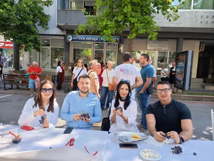 Почна ,,Тиквешки гроздобер” со гроздоберска трпеза среде Кавадарци