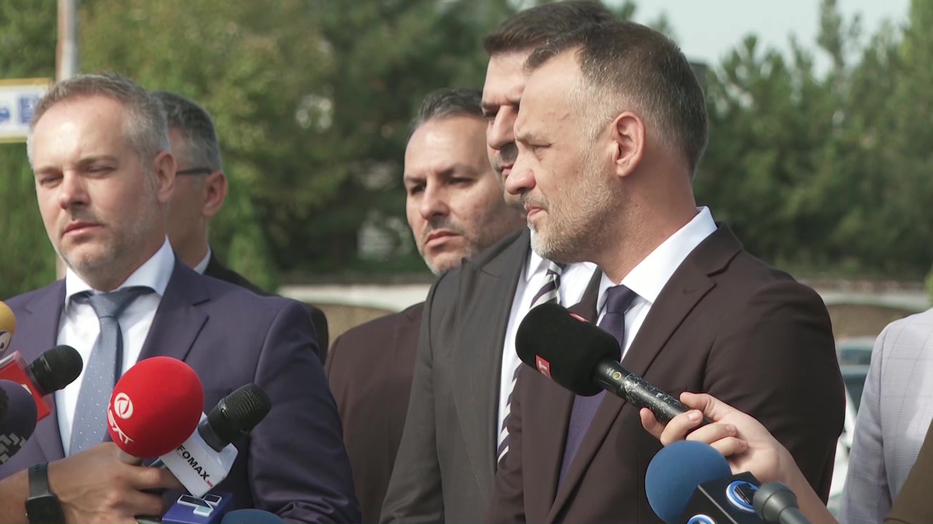 Вицепремиерот Фетаи одби да одговара на македонски, тој изјавата ја даде на албански, без превод